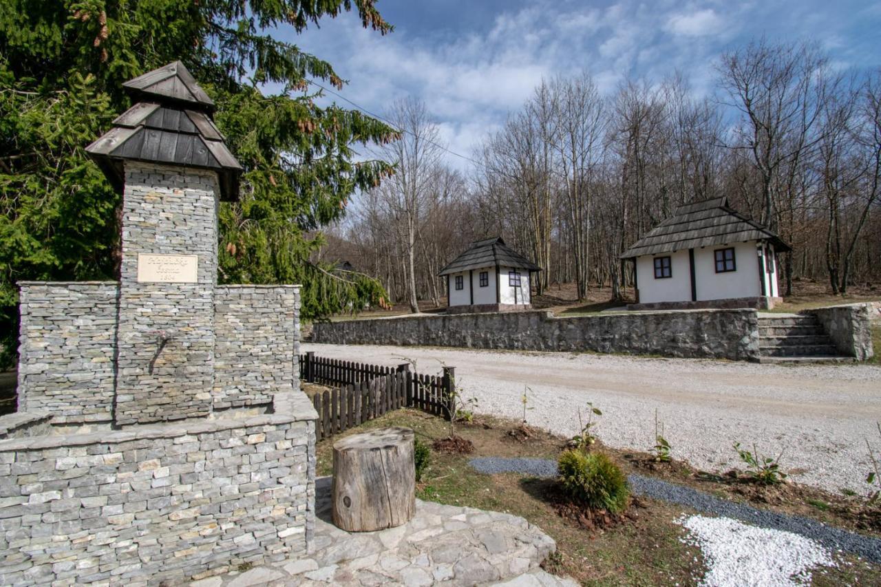 Holiday Park Hajducka Cesma Dubovsko Bagian luar foto